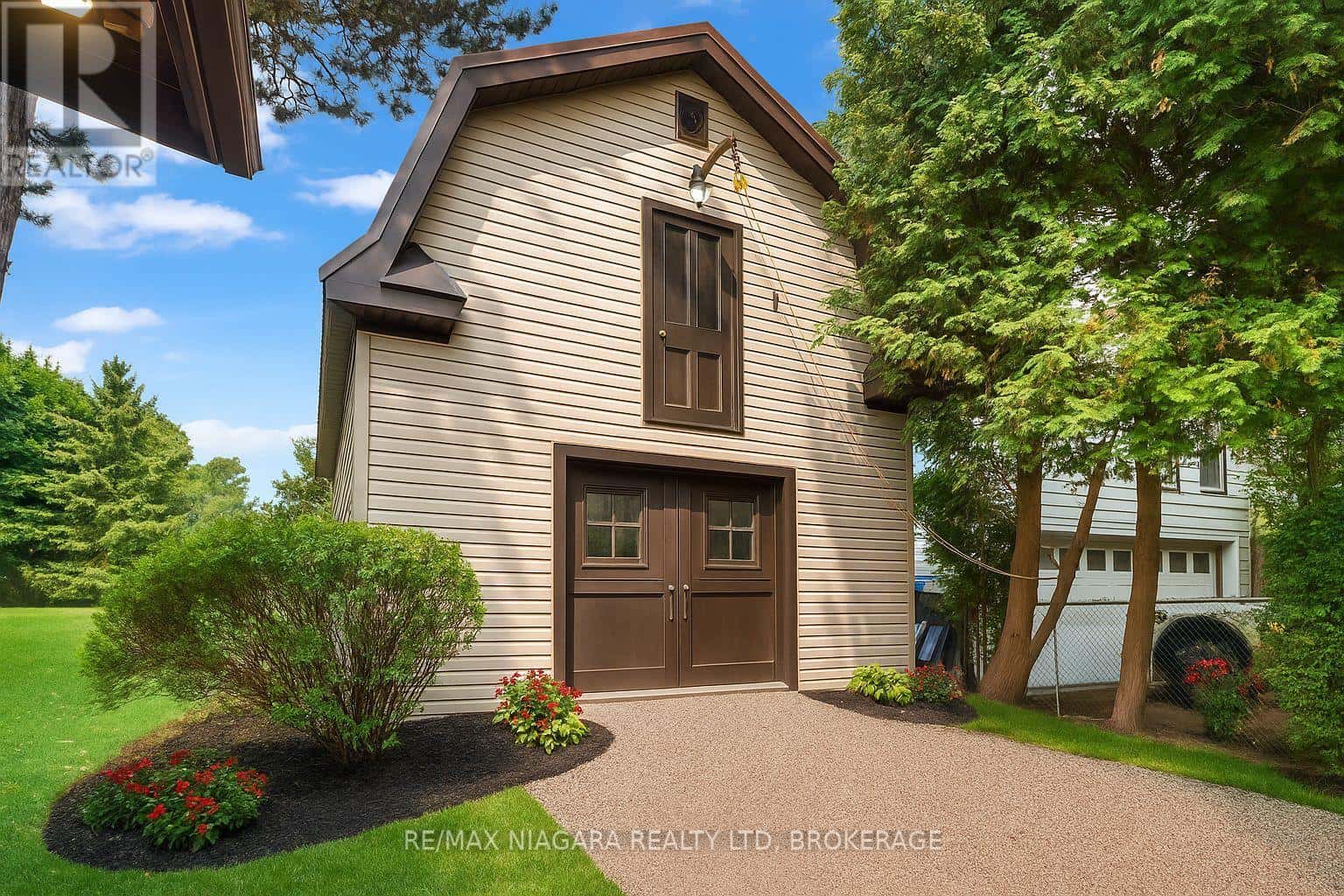 735 NIAGARA BOULEVARD — Fort Erie (Central), Ontario - Photo 4 of 50