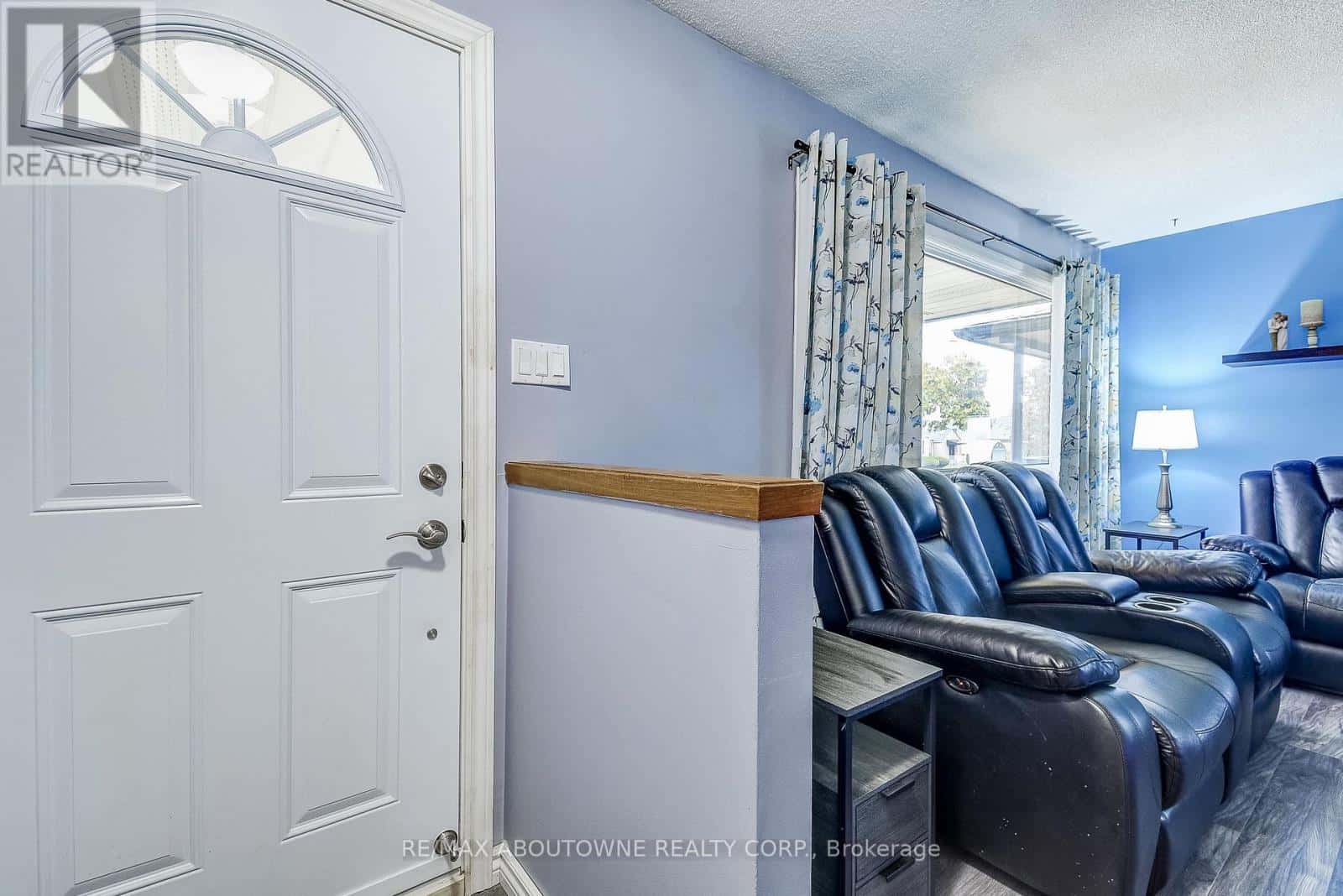 211 EAST 8TH STREET — Hamilton (Centremount), Ontario - Photo 5 of 36