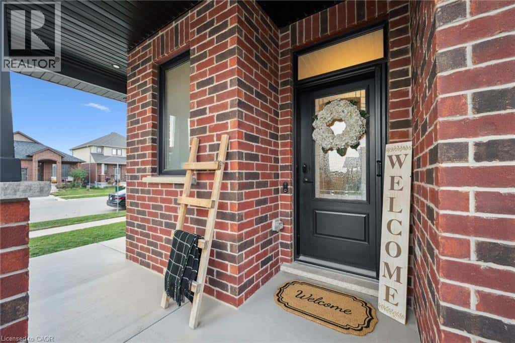 123 TRISTAN Crescent — Breslau, Ontario - Photo 5 of 44