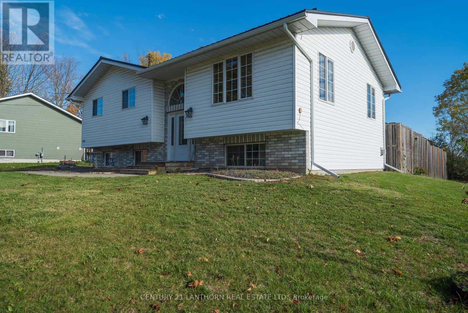 144 CENTRE STREET — Deseronto (Deseronto (Town)), Ontario - Photo 3 of 44