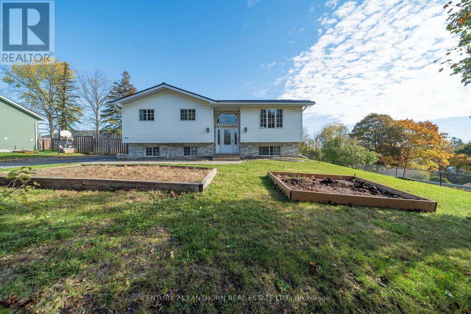 144 CENTRE STREET — Deseronto (Deseronto (Town)), Ontario - Photo 4 of 44