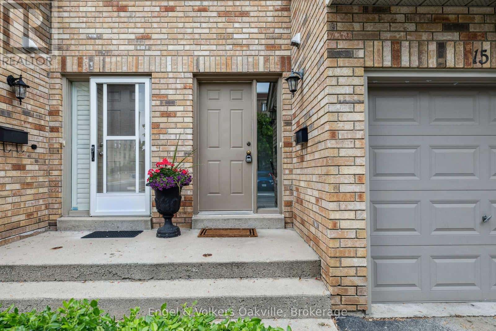 15 - 2015 CLEAVER AVENUE — Burlington (Headon), Ontario - Photo 2 of 37