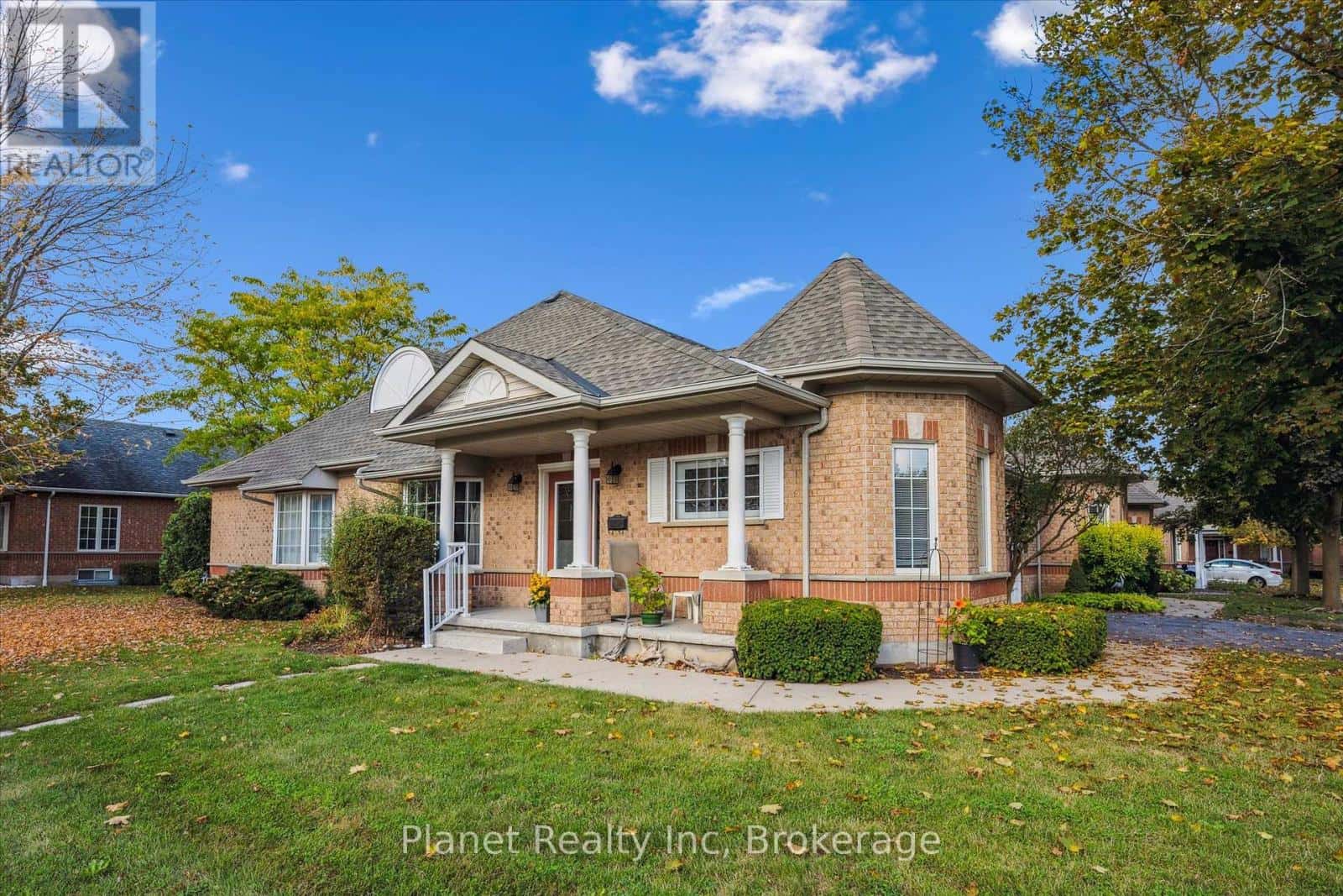 27 VILLAGE GREEN DRIVE — Guelph (Village By The Arboretum), Ontario - Photo 4 of 35