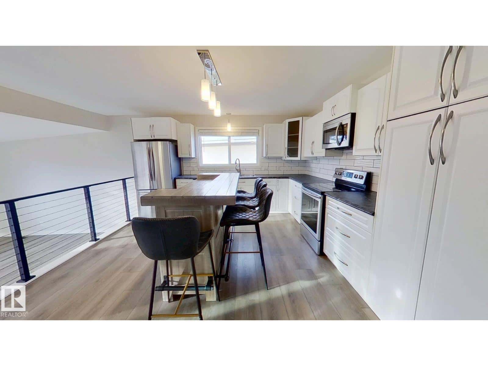 4525 51 ST — Vegreville, Alberta - Photo 3 of 39