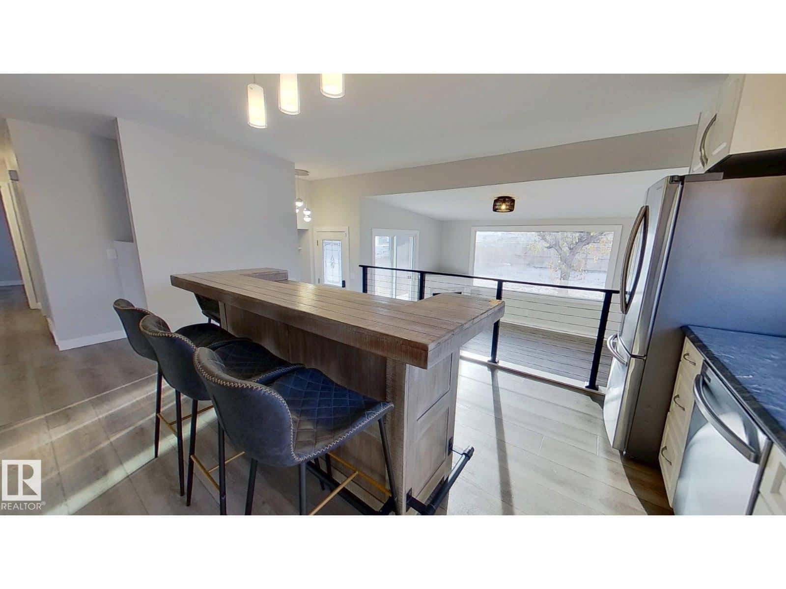 4525 51 ST — Vegreville, Alberta - Photo 4 of 39