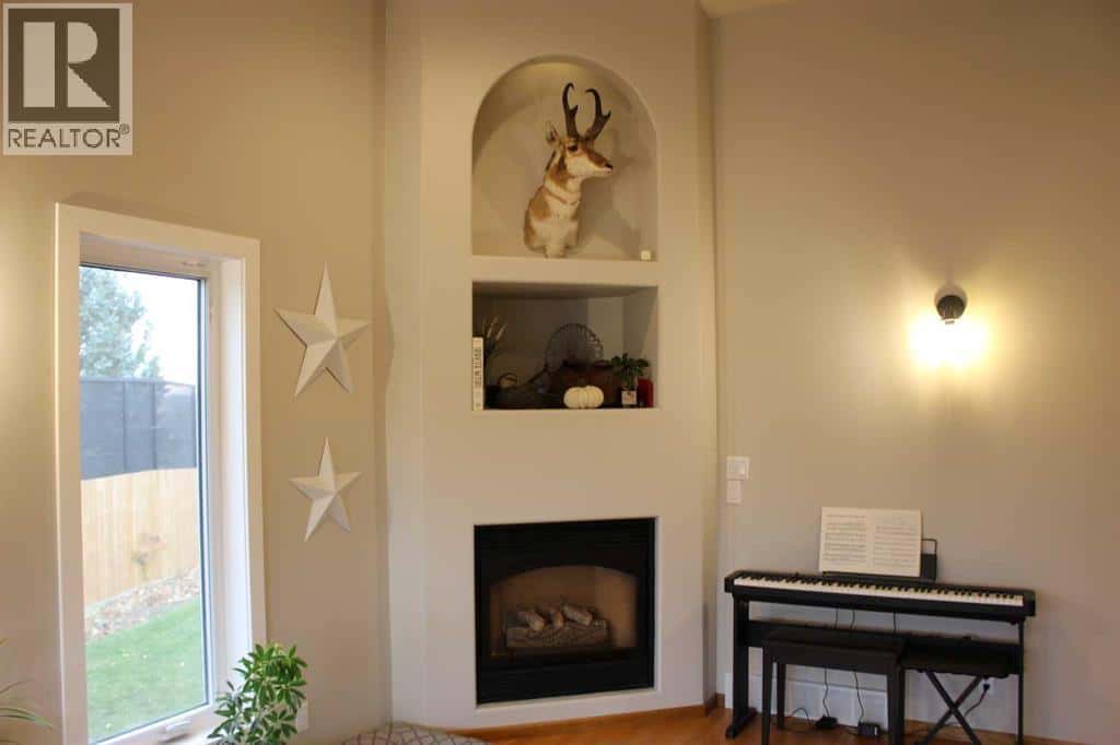 636 Maple Place — Picture Butte, Alberta - Photo 5 of 33