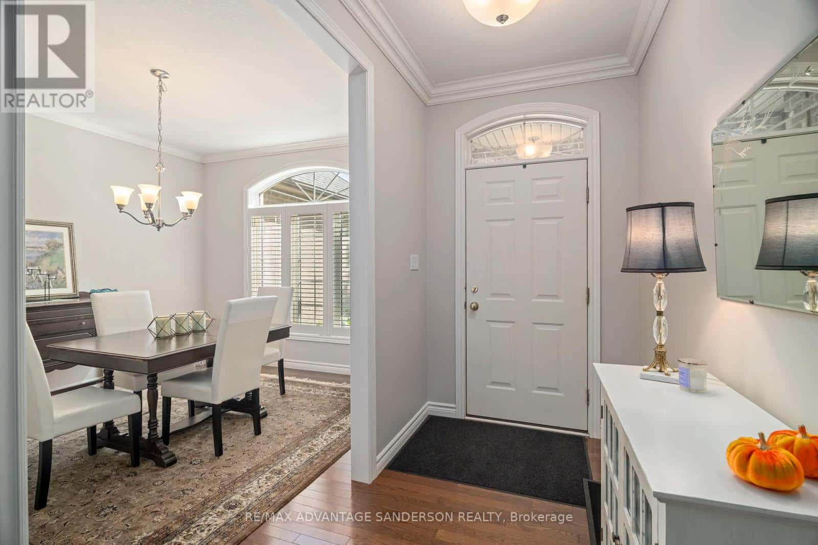 902 ADIRONDACK ROAD — London South (South M), Ontario - Photo 2 of 28