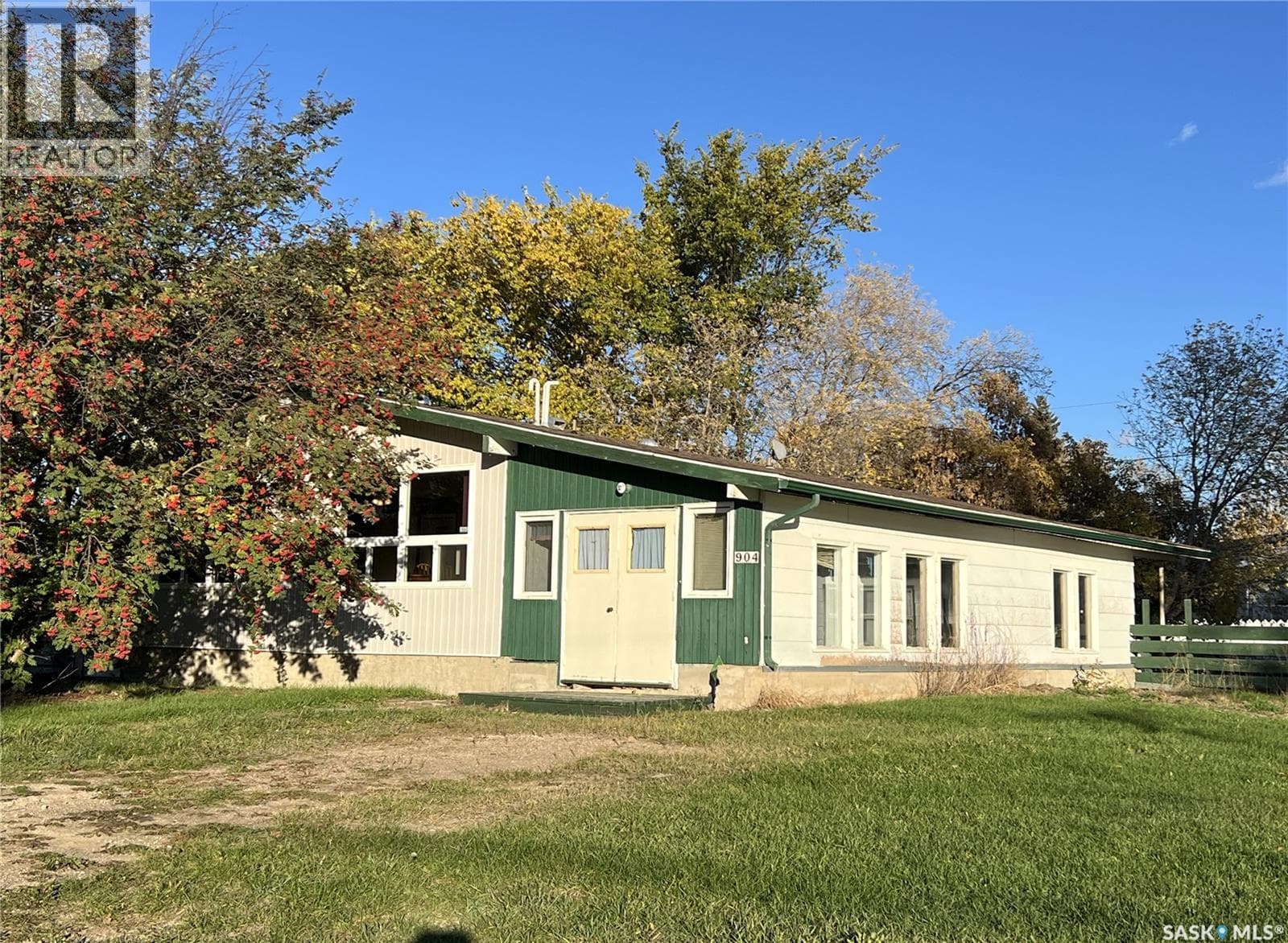 904 Railway AVENUE — Loon Lake, Saskatchewan - Main photo