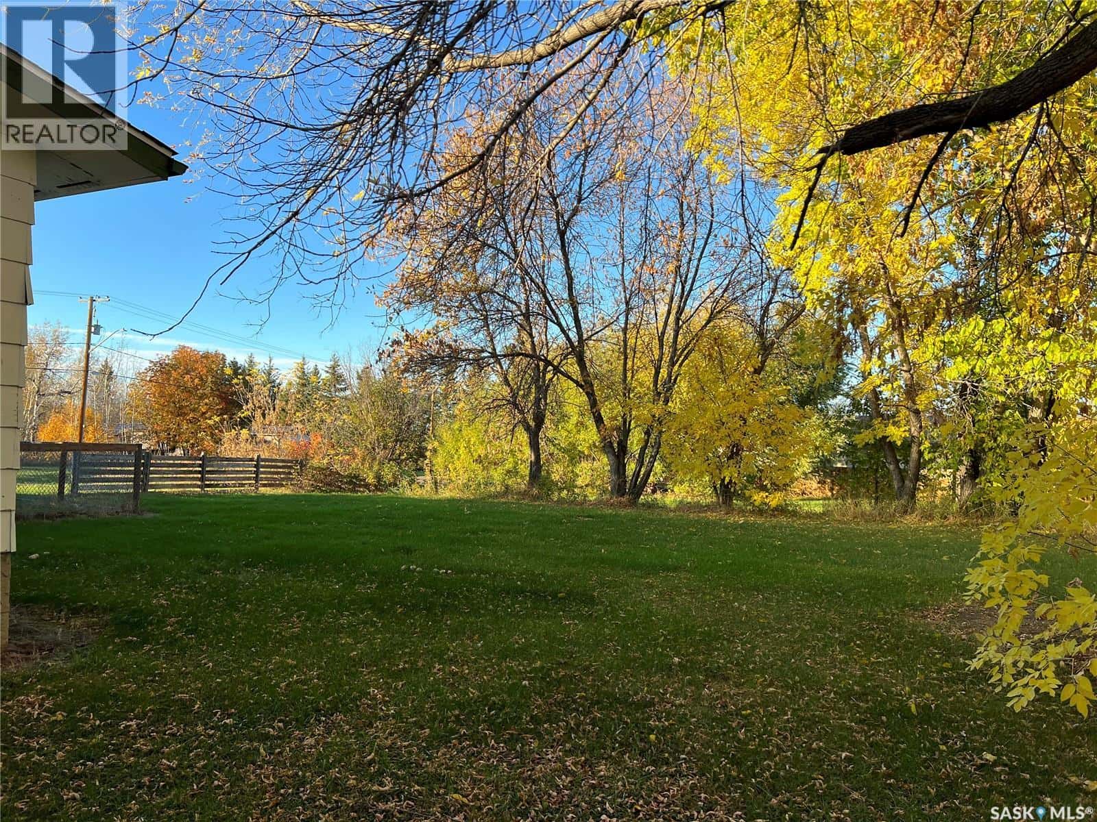 904 Railway AVENUE — Loon Lake, Saskatchewan - Photo 4 of 34