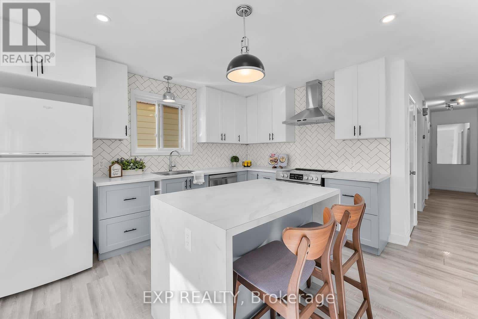 19 MOOTE STREET — St. Catharines (Fairview), Ontario - Photo 5 of 36