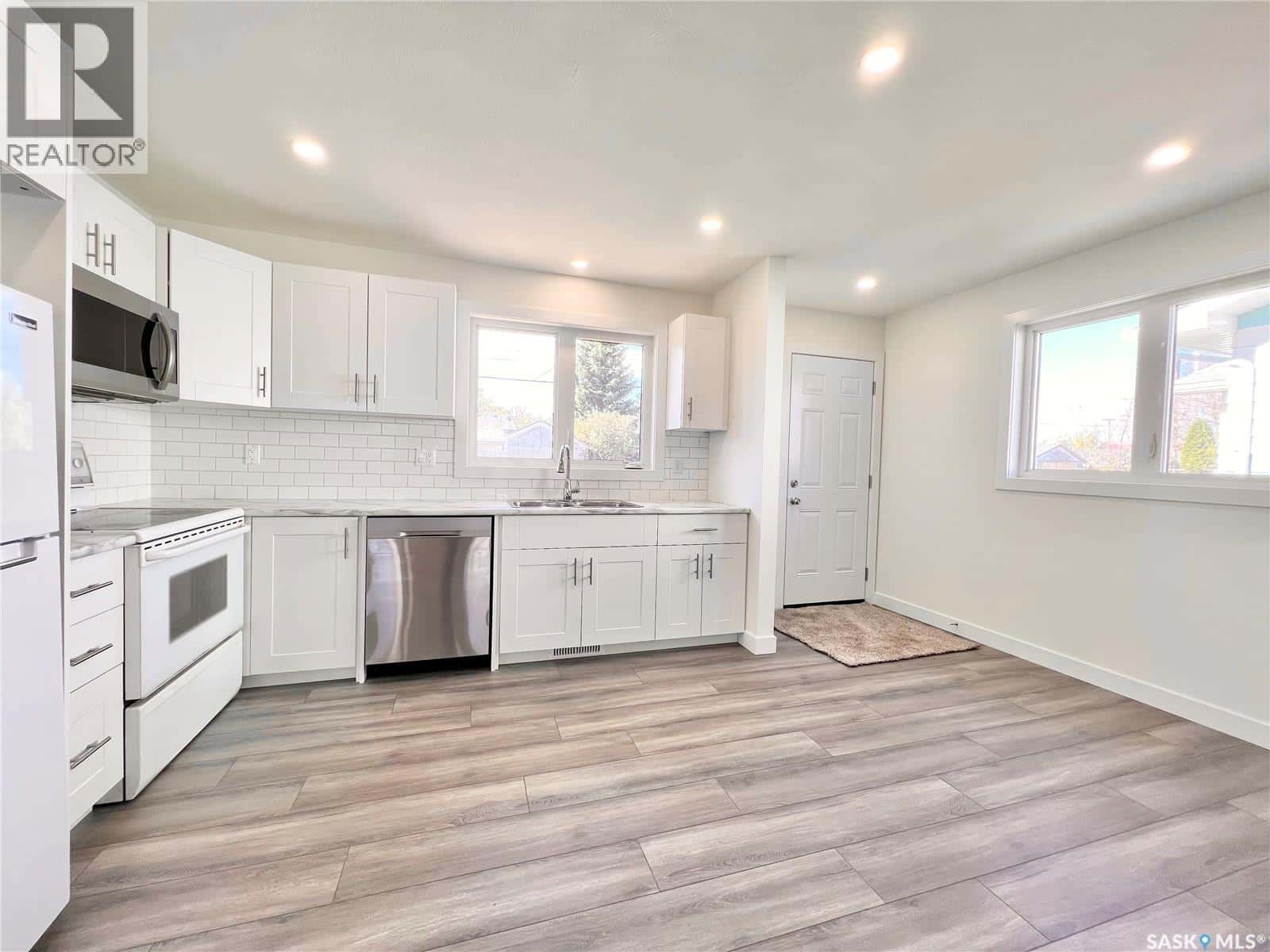 318 McTavish STREET — Outlook, Saskatchewan - Photo 2 of 32