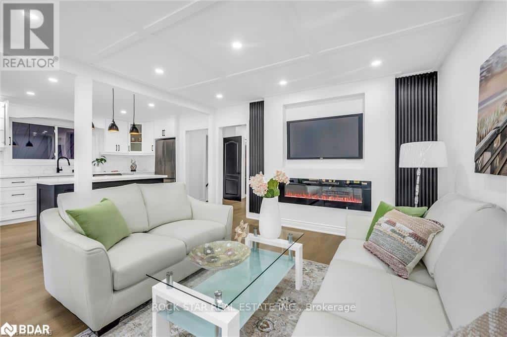 UPPER - 170 TERRACE DRIVE — Hamilton (Balfour), Ontario - Photo 2 of 26