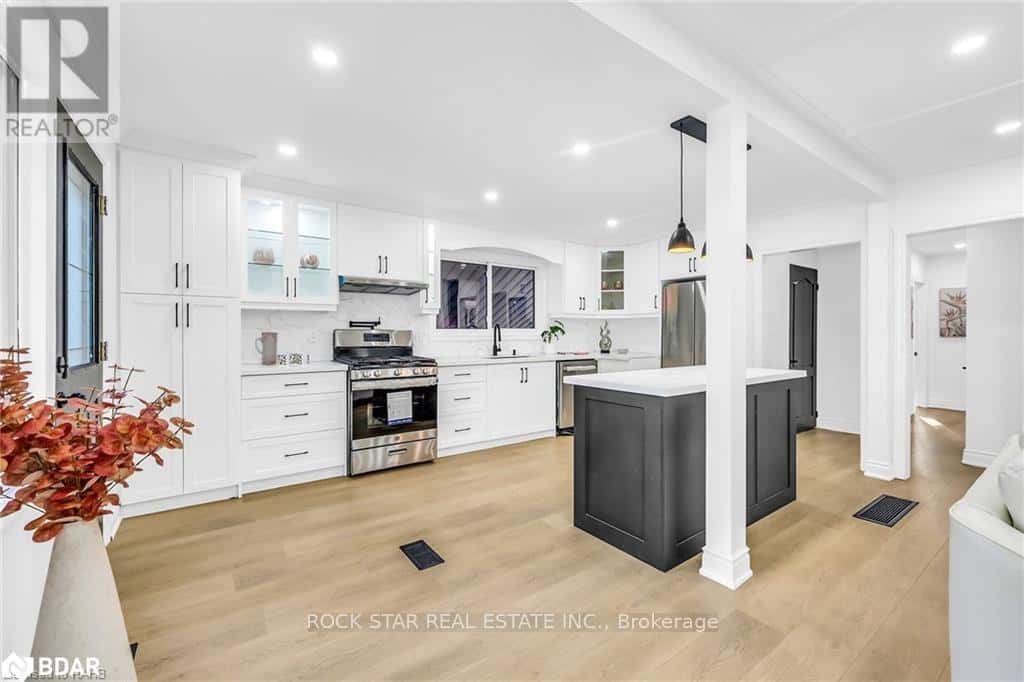 UPPER - 170 TERRACE DRIVE — Hamilton (Balfour), Ontario - Photo 3 of 26