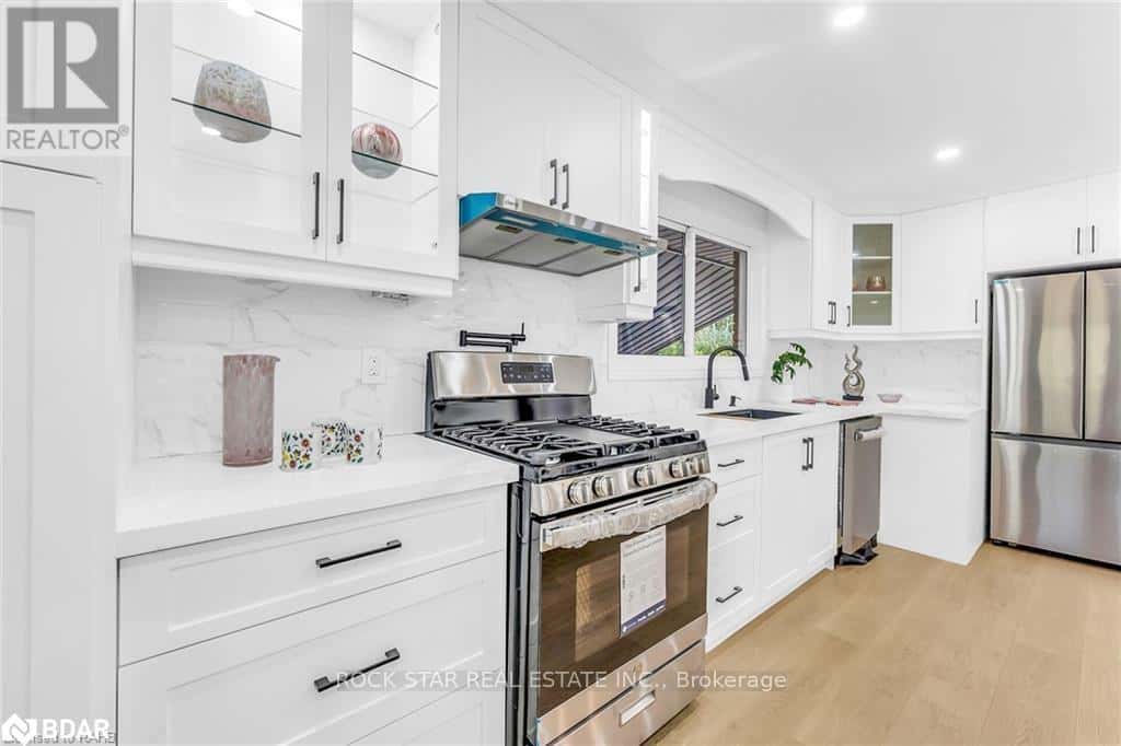 UPPER - 170 TERRACE DRIVE — Hamilton (Balfour), Ontario - Photo 4 of 26