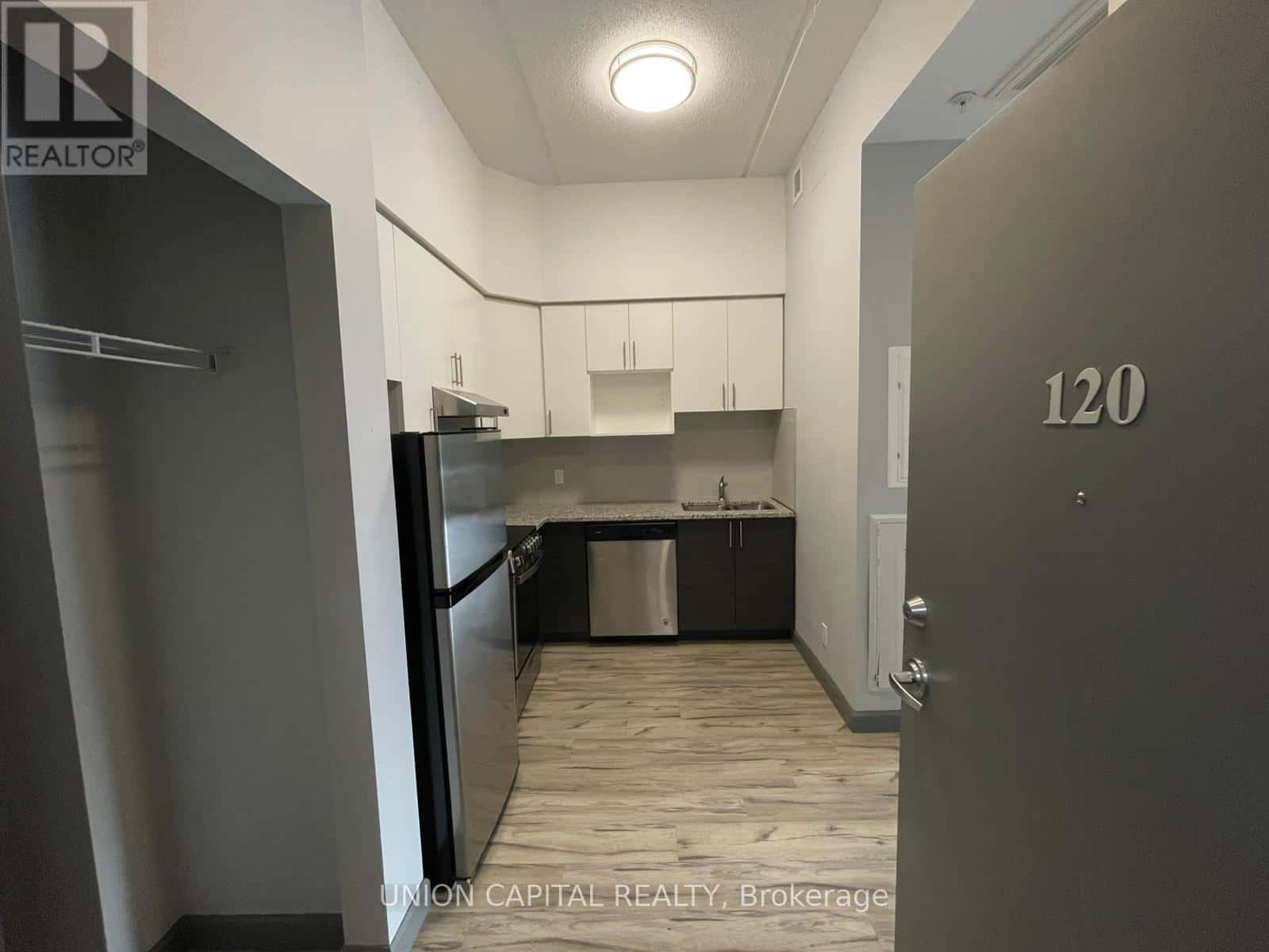 120 - 77 LELAND STREET — Hamilton (Ainslie Wood), Ontario - Photo 2 of 10