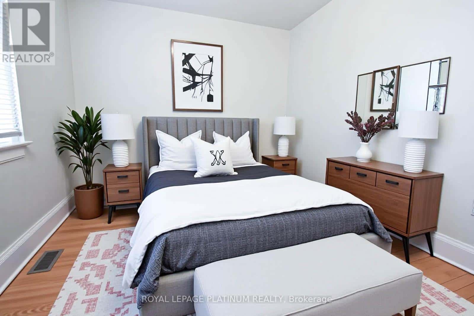 37 DUNDAS STREET W — Mississauga (Cooksville), Ontario - Photo 3 of 34