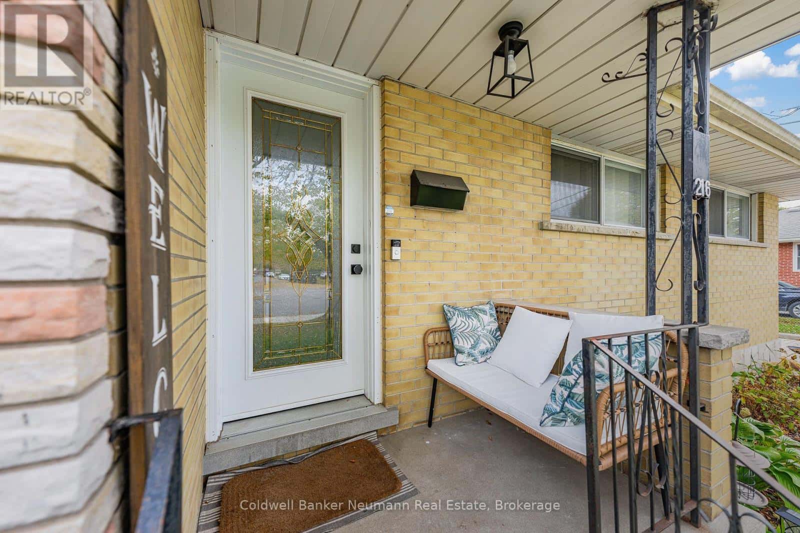 216 METCALFE STREET — Guelph (General Hospital), Ontario - Photo 4 of 50