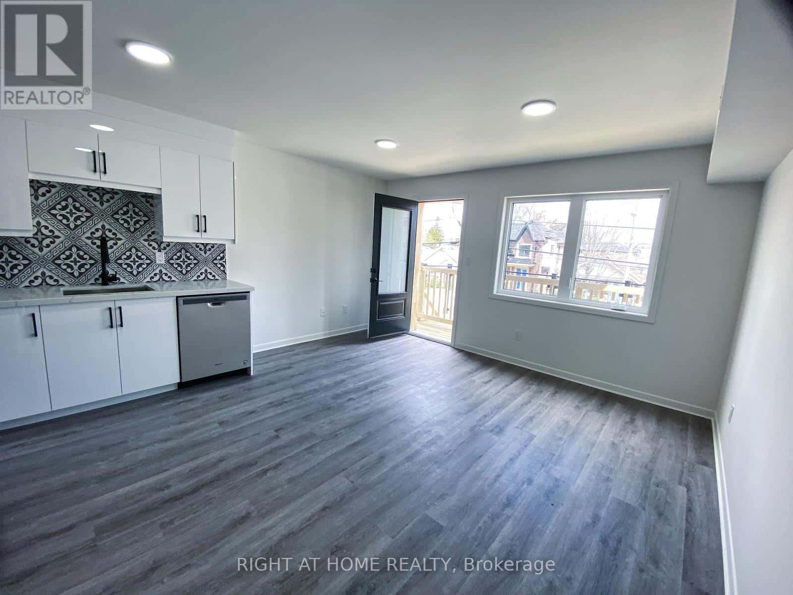 2 - 1258 BROADVIEW AVENUE — Toronto (Broadview North), Ontario - Photo 5 of 15