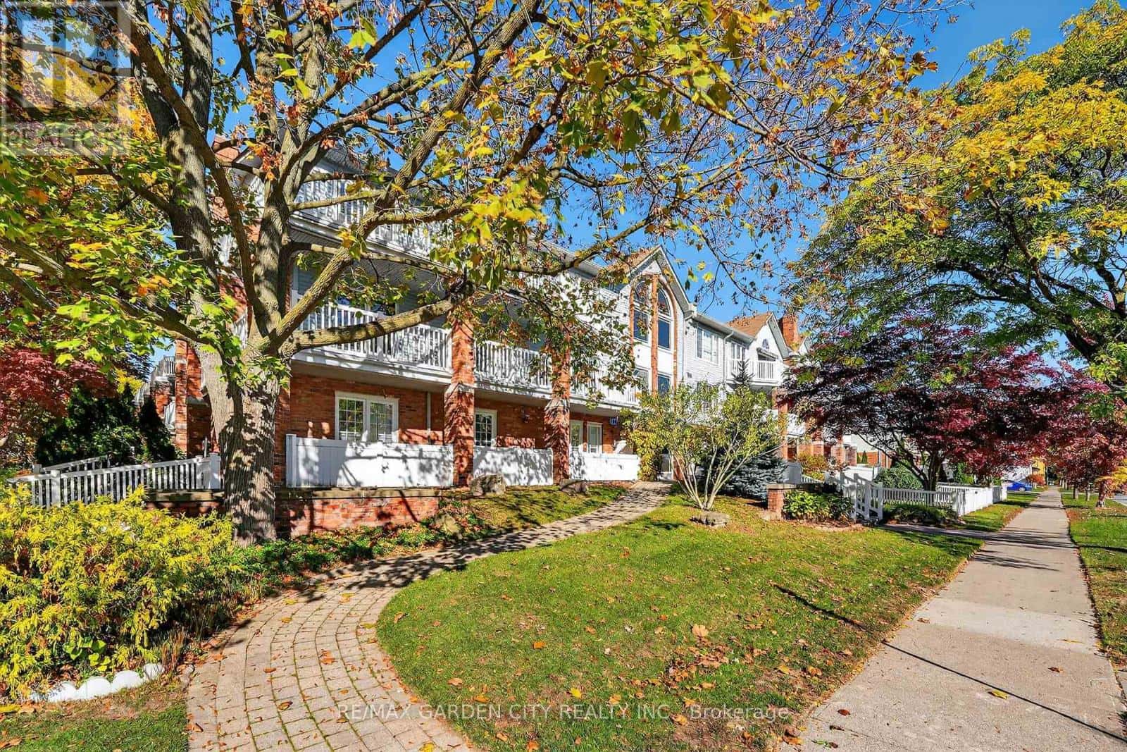 201 - 70 MAIN STREET — St. Catharines (Port Dalhousie), Ontario - Photo 2 of 47