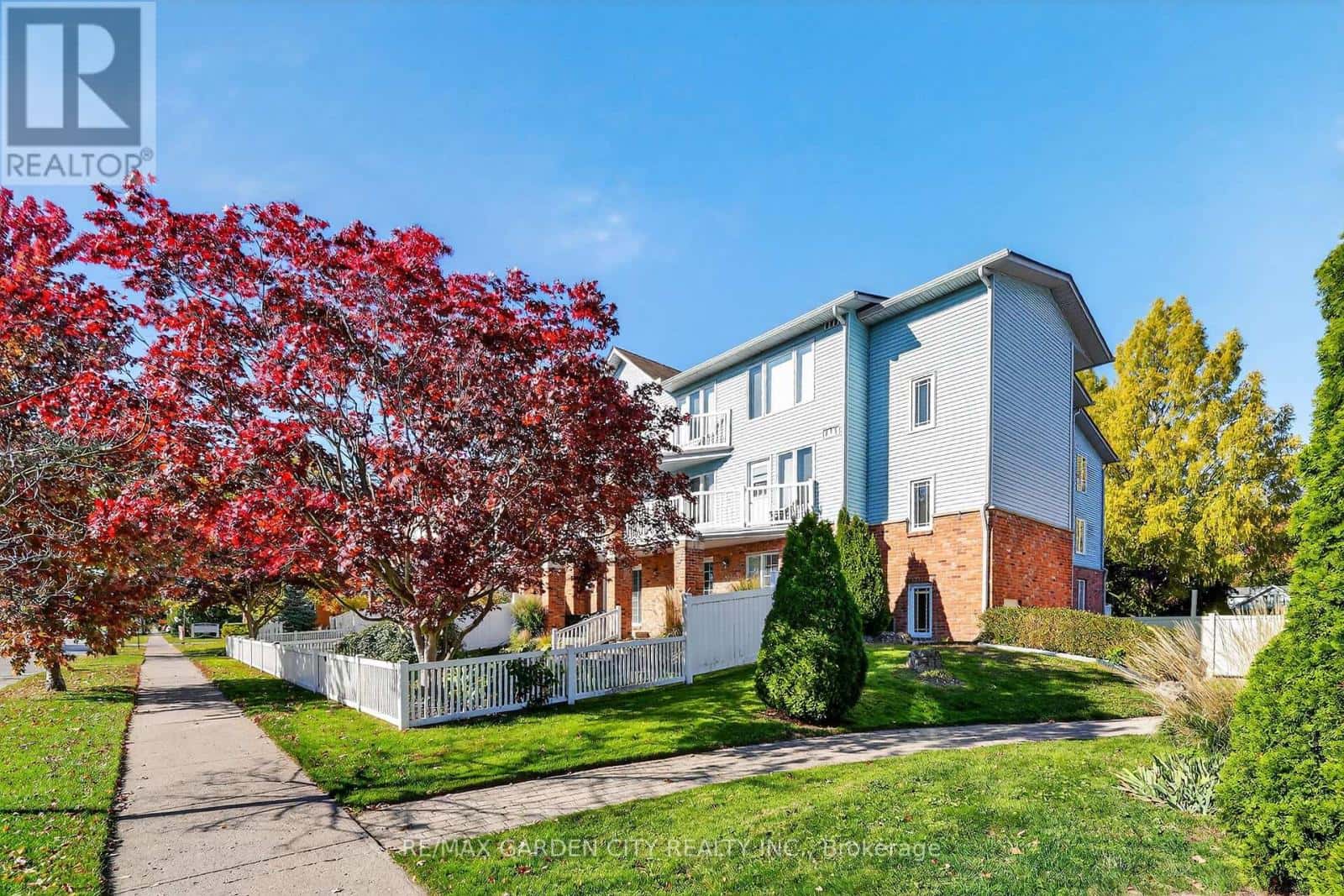 201 - 70 MAIN STREET — St. Catharines (Port Dalhousie), Ontario - Photo 4 of 47