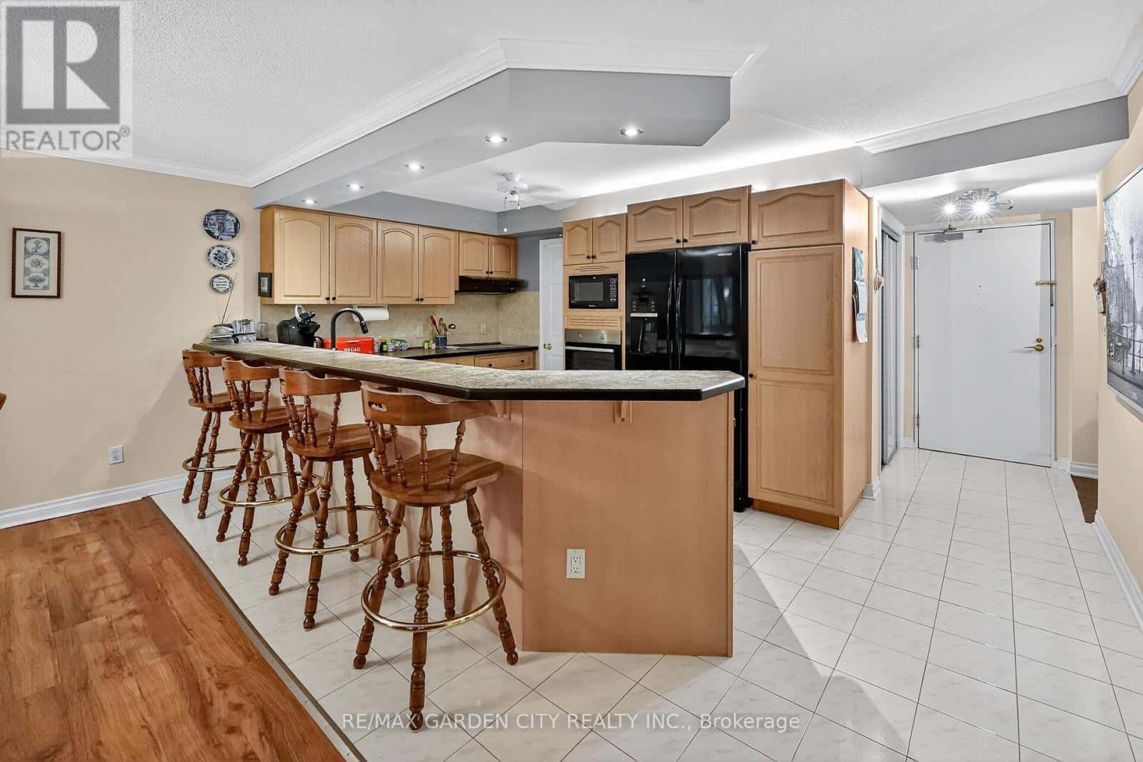 201 - 70 MAIN STREET — St. Catharines (Port Dalhousie), Ontario - Photo 5 of 47