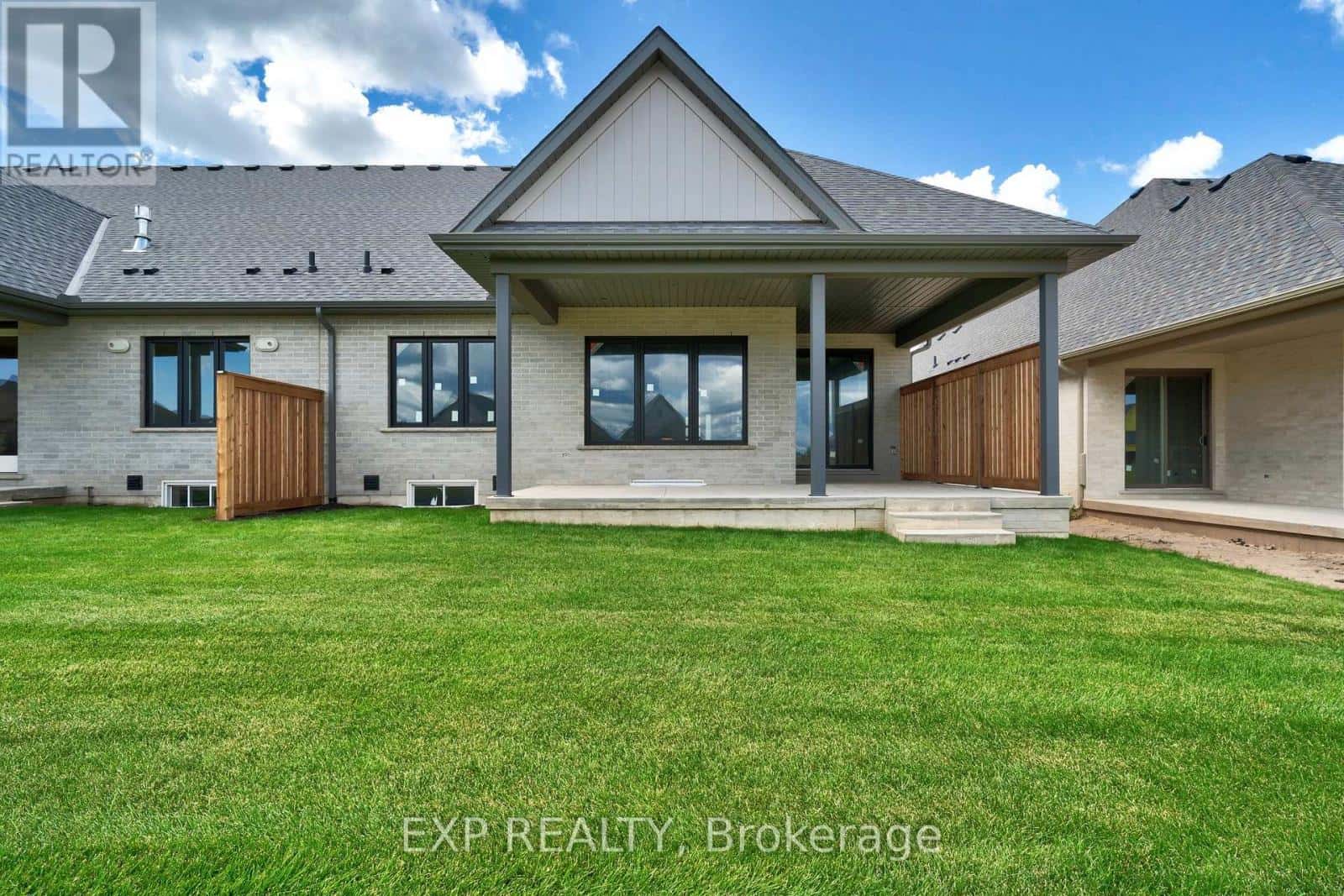 G - 304 PERTH TRAIL — Welland (Hwy 406/Welland), Ontario - Photo 4 of 35