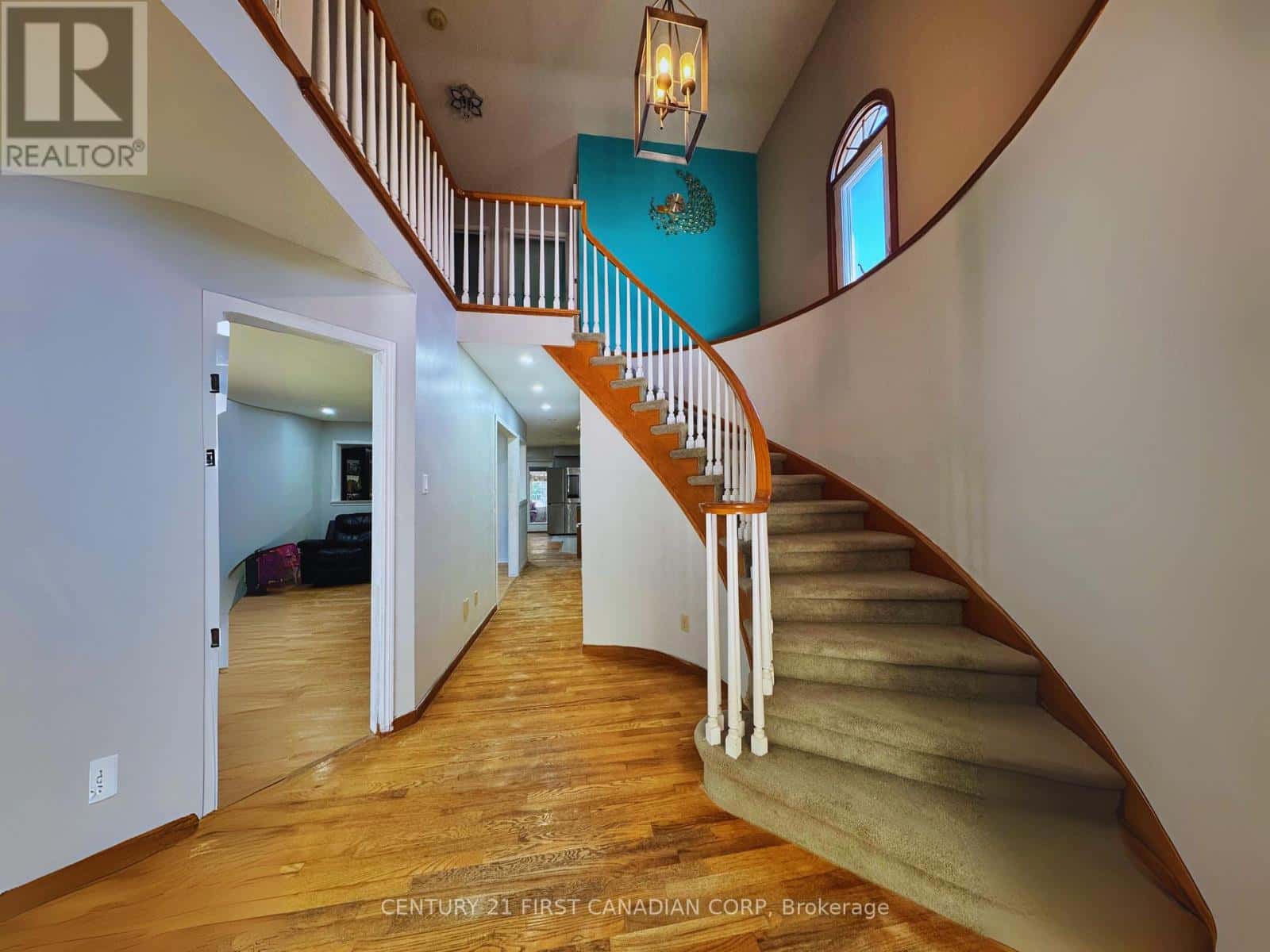 239 EDMUNDS PLACE S — London South (South T), Ontario - Photo 2 of 14