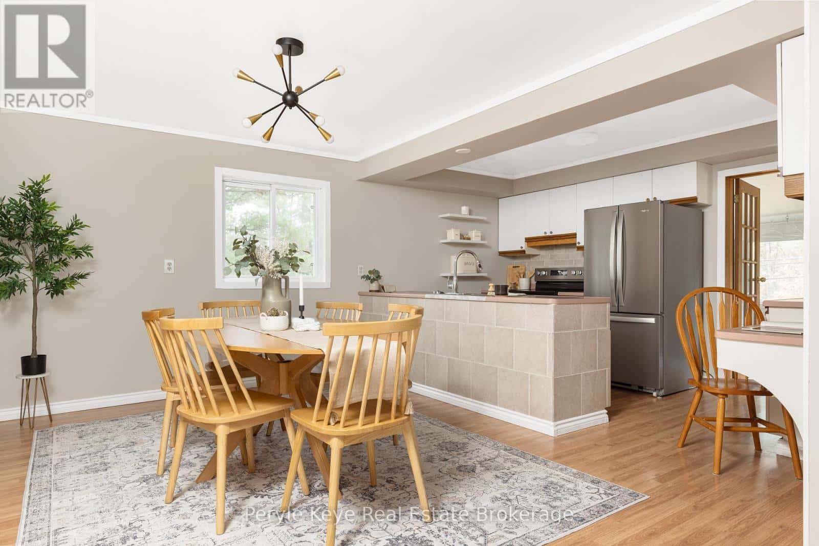 322 MUSKOKA 10 ROAD — Huntsville (Stephenson), Ontario - Photo 2 of 46