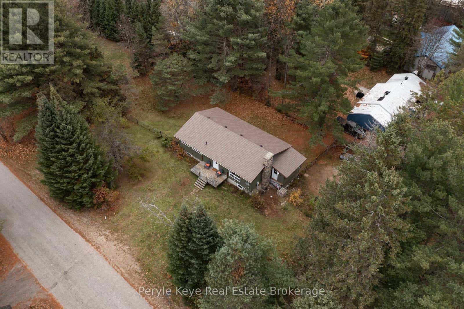 322 MUSKOKA 10 ROAD — Huntsville (Stephenson), Ontario - Photo 4 of 46