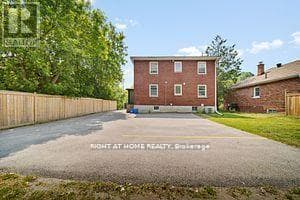 UPPER - 21 THOMSON STREET — Barrie (Queen's Park), Ontario - Main photo