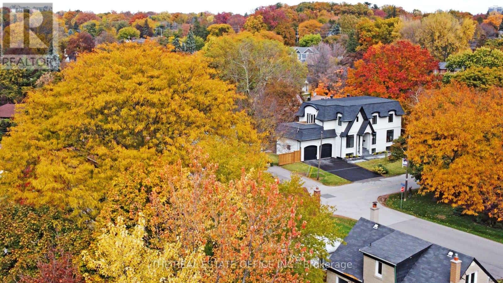 18 BEAVERBROOK AVENUE — Toronto (Princess-Rosethorn), Ontario - Photo 2 of 44