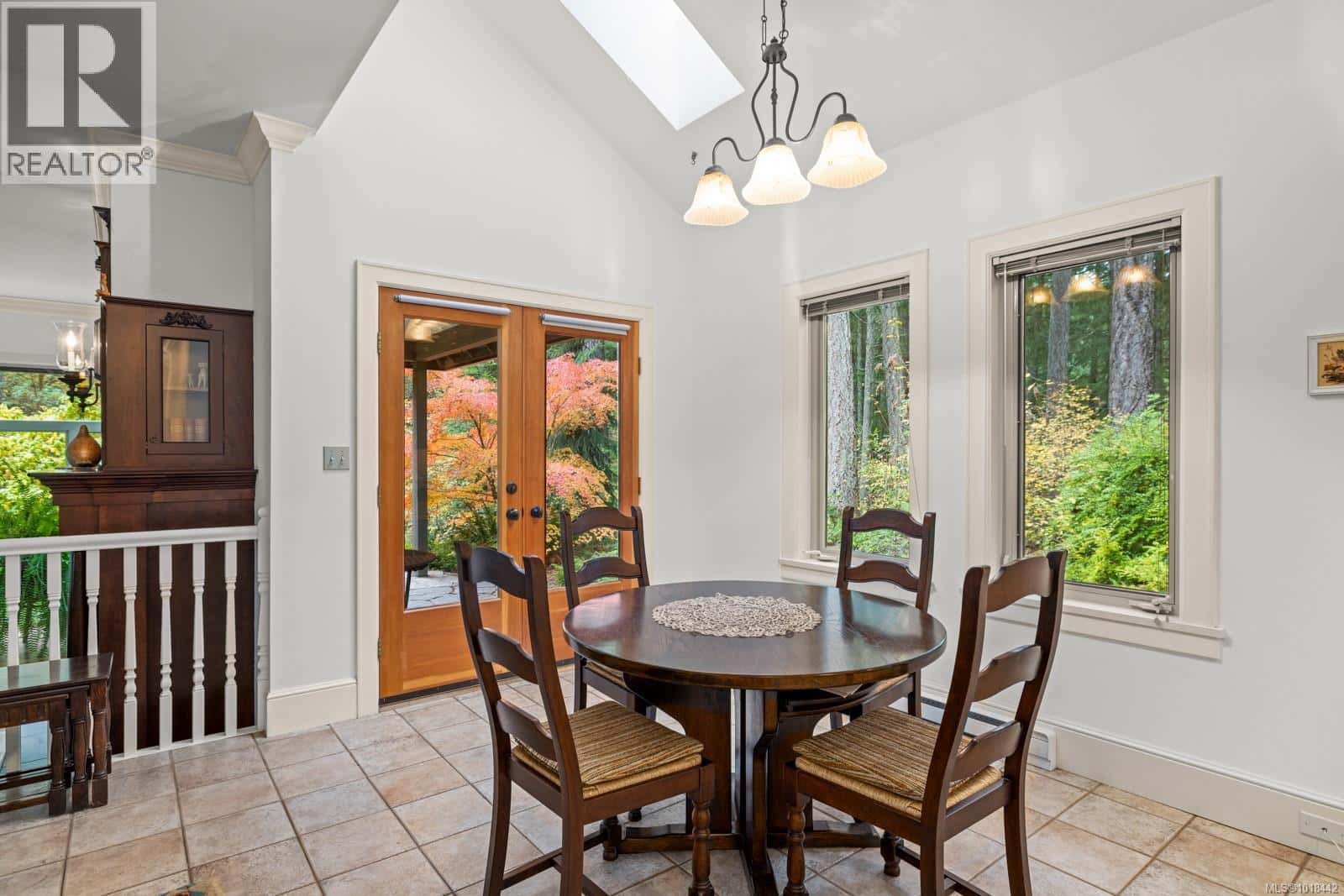 729 Caleb Pike Rd — Highlands, British Columbia - Photo 5 of 42