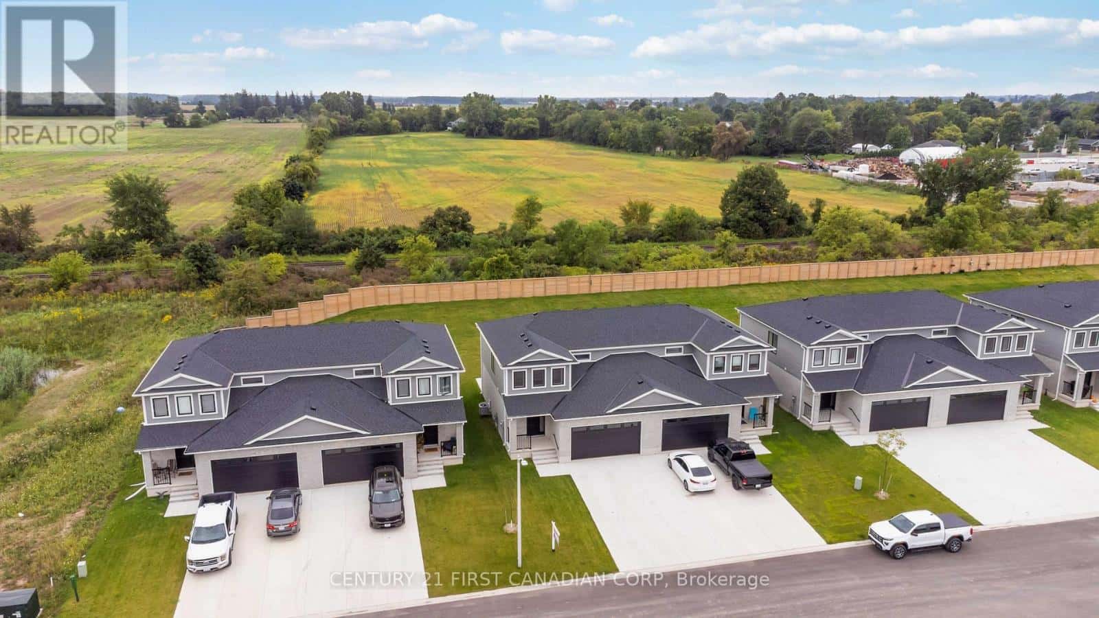 450 MAIN STREET — Plympton-Wyoming (Plympton Wyoming), Ontario - Photo 2 of 50