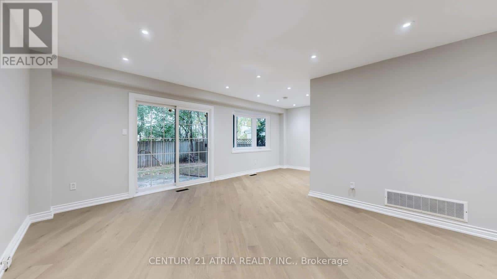 1671 PORTLAND COURT — Pickering (Village East), Ontario - Photo 4 of 42