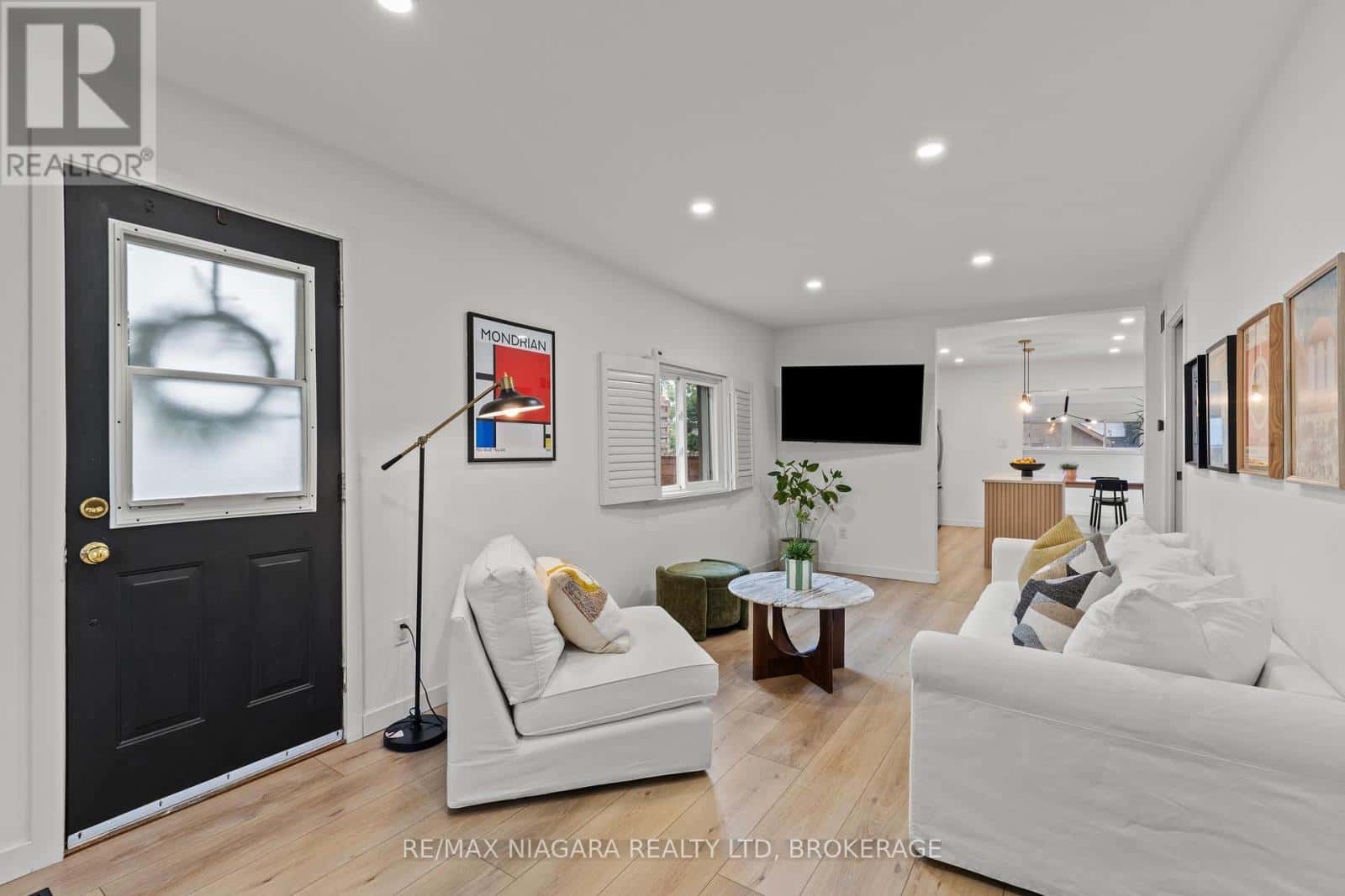 9 SHELLEY AVENUE — St. Catharines (Port Dalhousie), Ontario - Photo 3 of 37