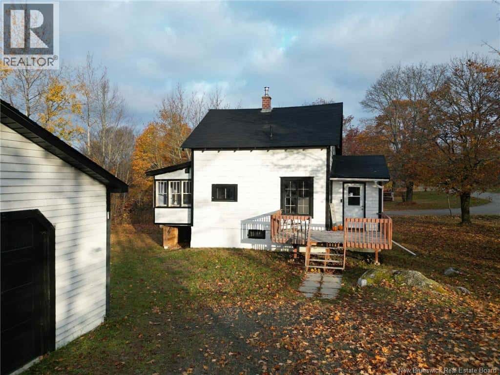 54 Pleasant Avenue — McAdam, New Brunswick - Photo 3 of 35