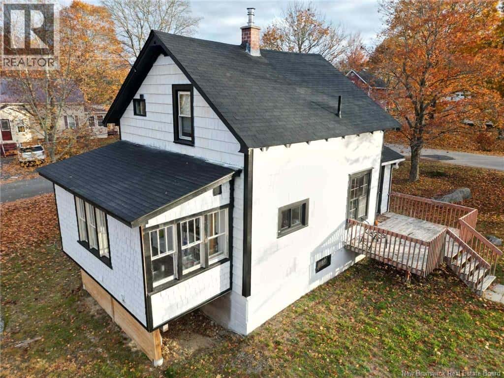 54 Pleasant Avenue — McAdam, New Brunswick - Photo 4 of 35