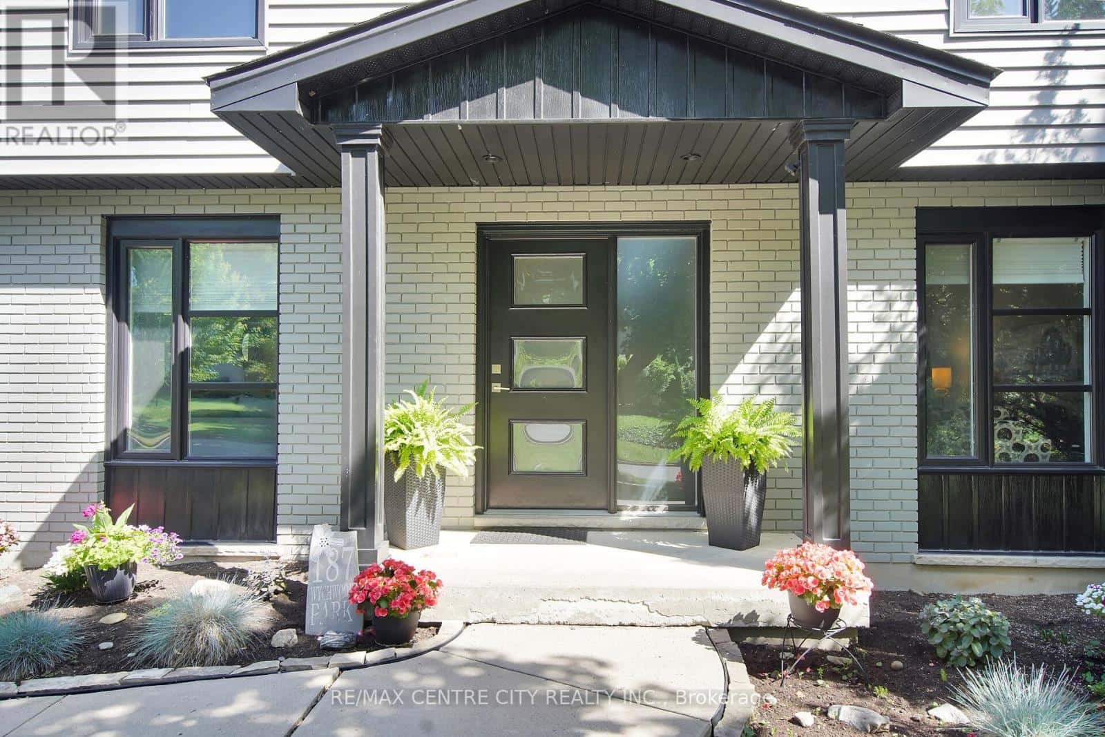 187 WYCHWOOD PARK — London North (North J), Ontario - Photo 4 of 50