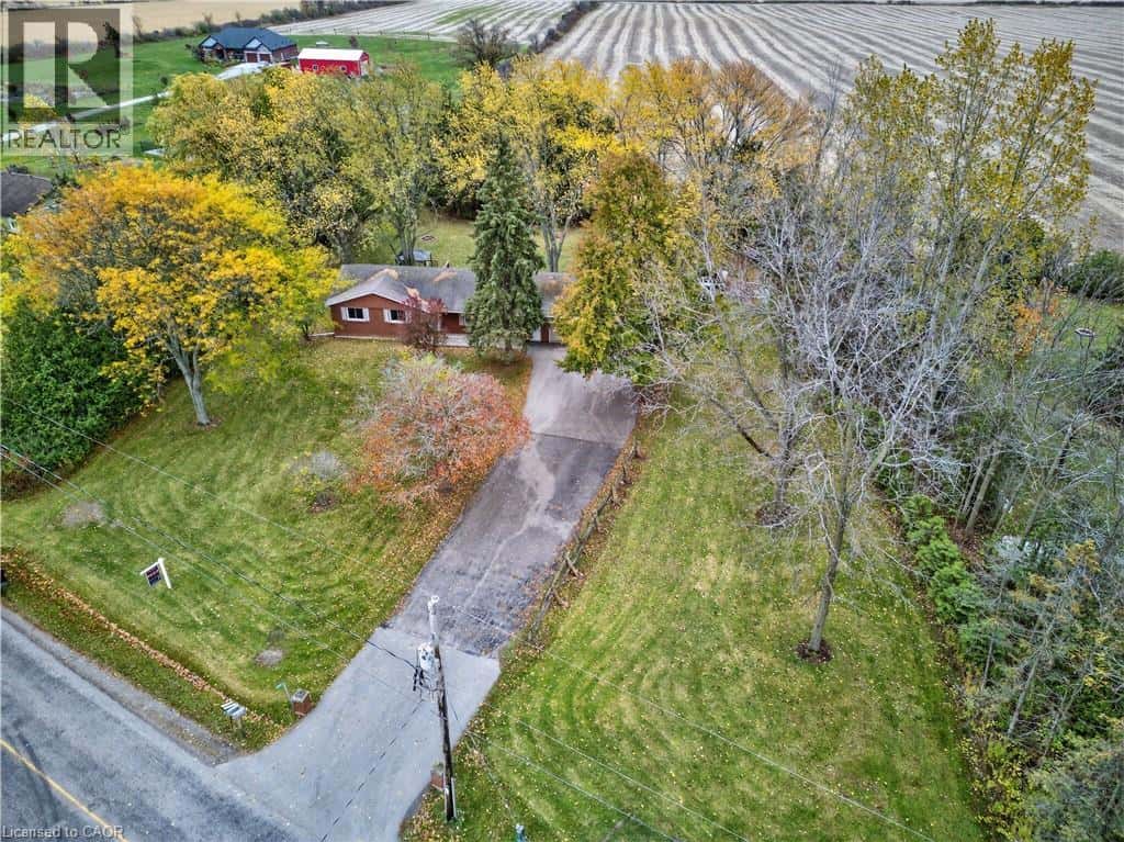 9256 TWENTY Road — Smithville, Ontario - Photo 5 of 46