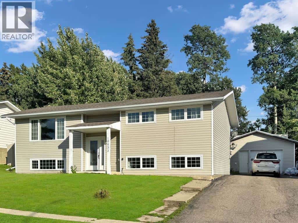 10633 104 Avenue — Grande Cache, Alberta - Photo 3 of 28