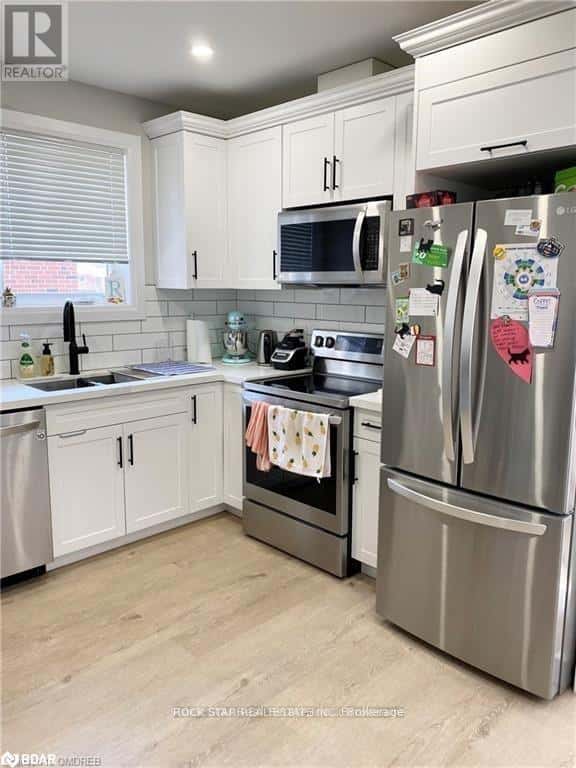 UPPER - 889 FENNELL AVENUE E — Hamilton (Raleigh), Ontario - Photo 3 of 12