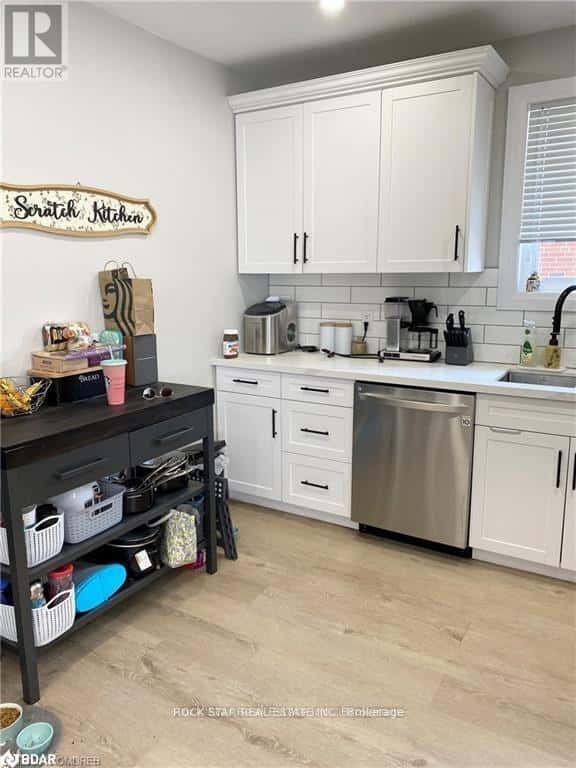 UPPER - 889 FENNELL AVENUE E — Hamilton (Raleigh), Ontario - Photo 4 of 12