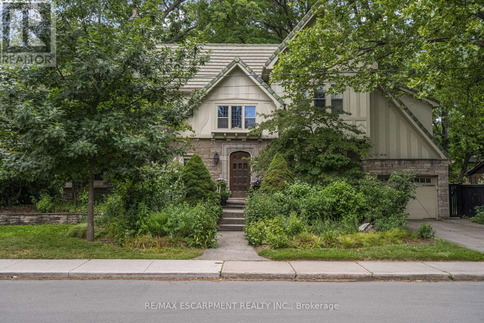 2 OAK KNOLL DRIVE — Hamilton (Westdale), Ontario - Main photo