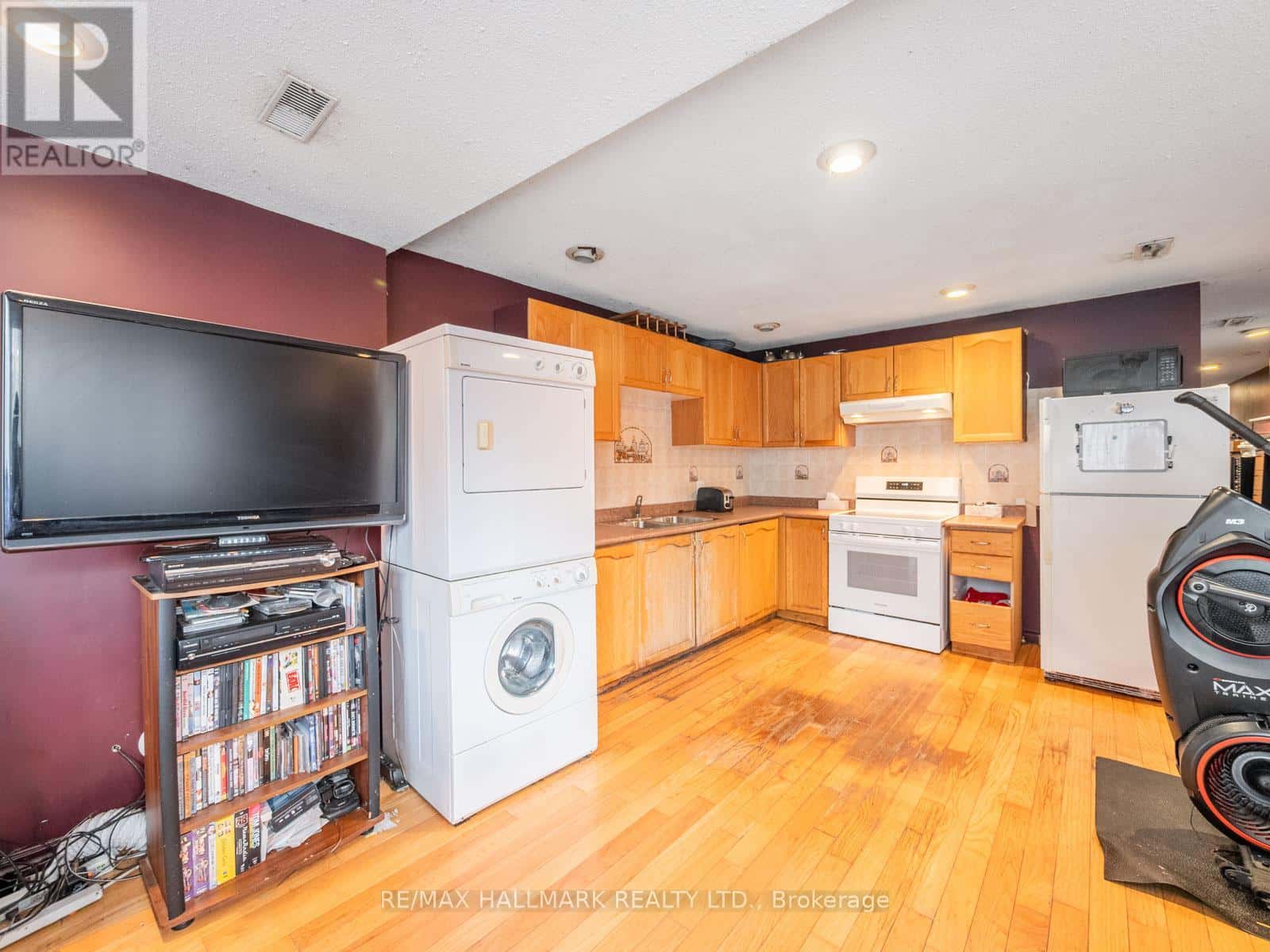 33 EARL GREY ROAD — Toronto (Blake-Jones), Ontario - Photo 5 of 32