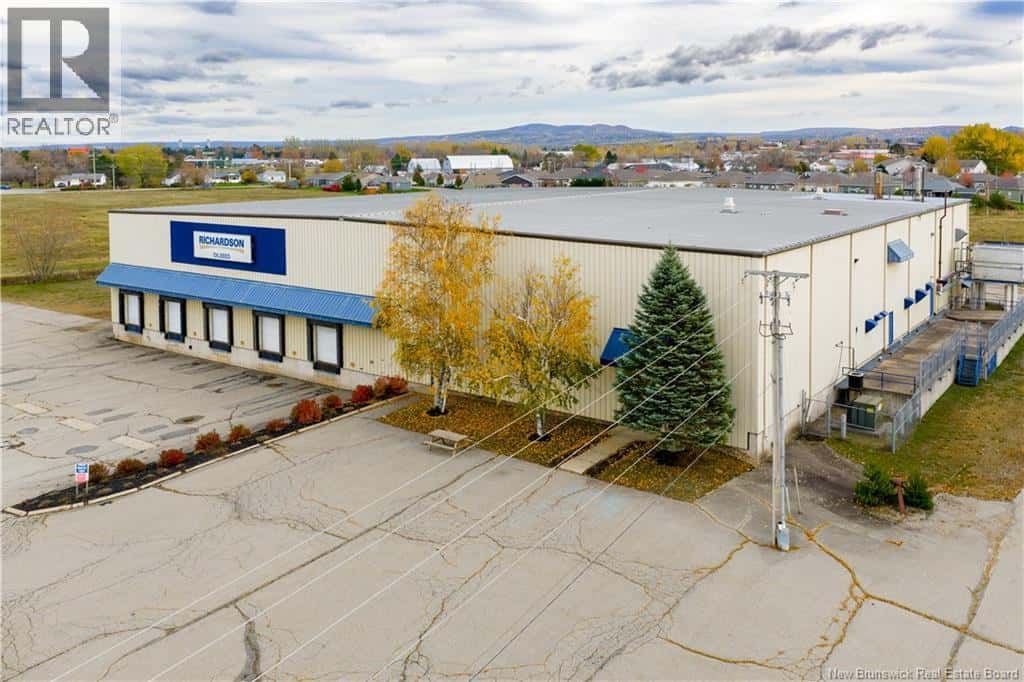 195 Stewart Avenue — Sussex, New Brunswick - Photo 2 of 50