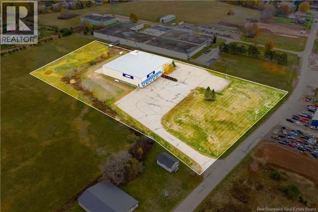 195 Stewart Avenue — Sussex, New Brunswick - Photo 3 of 50