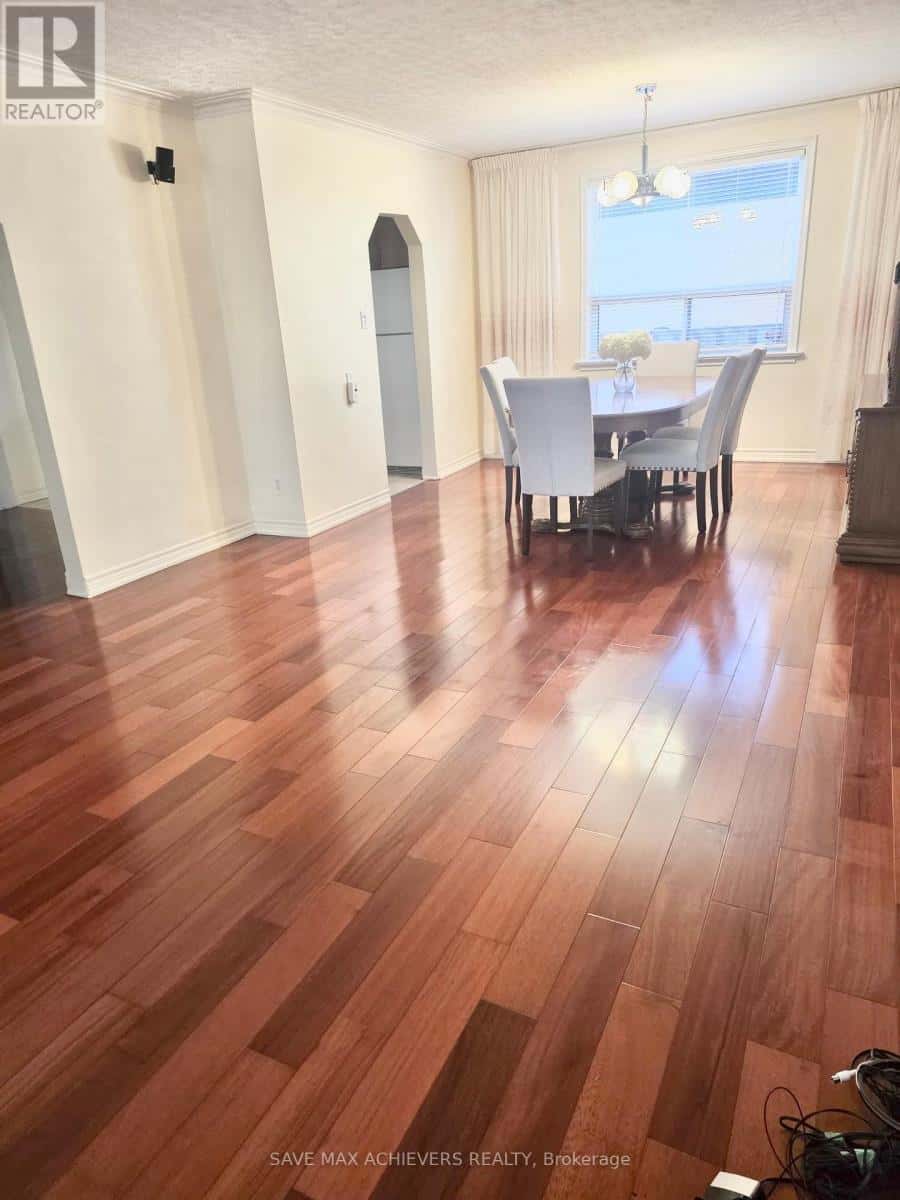 2 COOLHURST DRIVE — Toronto (Rexdale-Kipling), Ontario - Photo 5 of 19