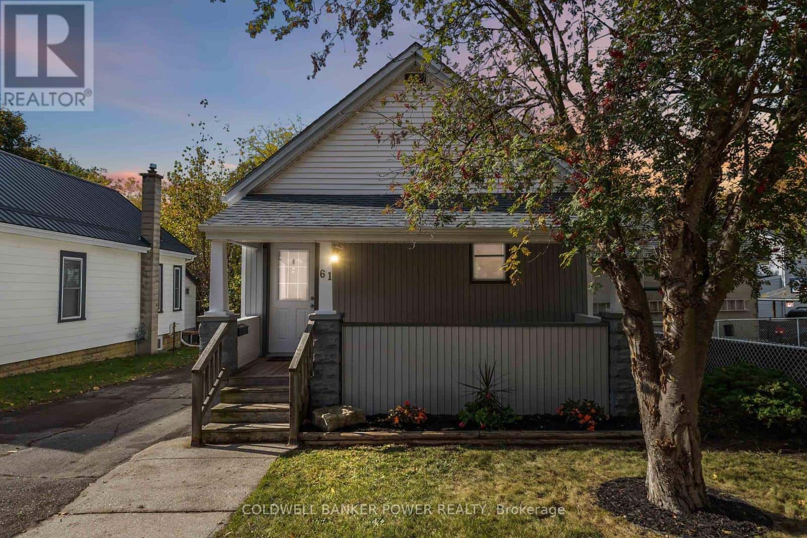 61 BROOKSIDE STREET — London South (South I), Ontario - Photo 2 of 43