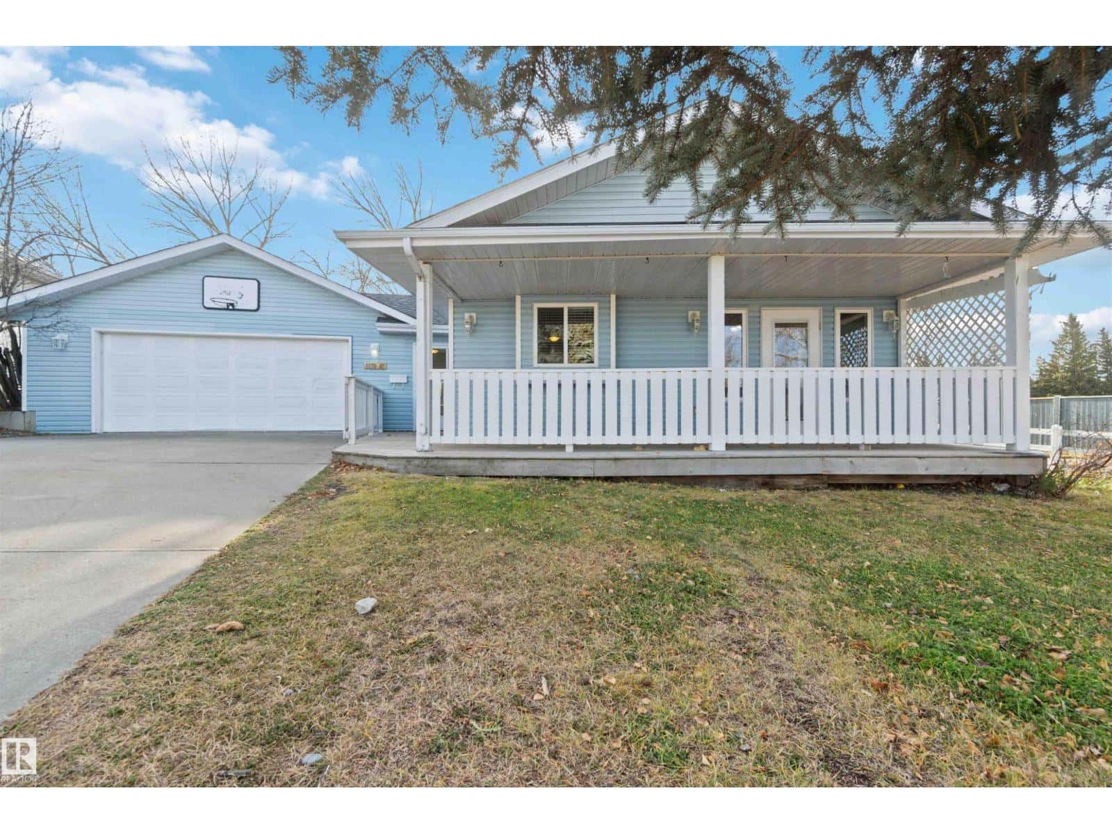 5223 47 AV — Gibbons, Alberta - Photo 2 of 58