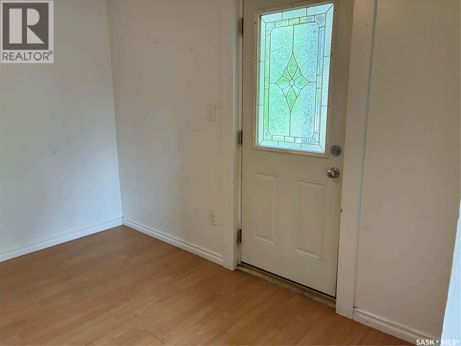 502 Bangor AVENUE — Viscount, Saskatchewan - Photo 4 of 24